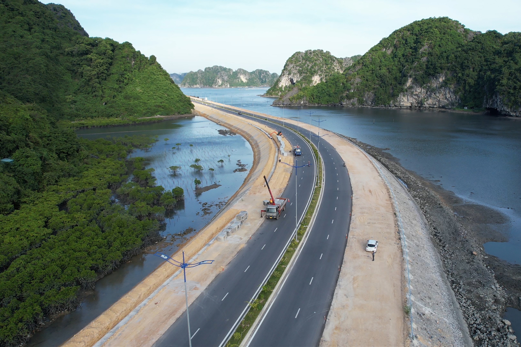 Quảng Ninh chi hơn 5.400 tỷ đồng xây dựng hai tuyến đường bao biển mới