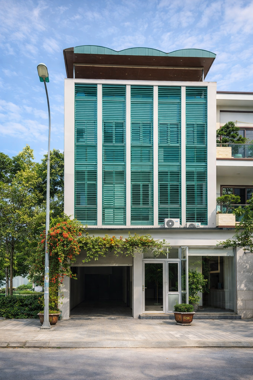  BÁN NHÀ BIỆT THỰ 3 TẦNG 1 TUM ĐẶC KHU VÂN ĐỒN - TỈNH QUẢNG NINH