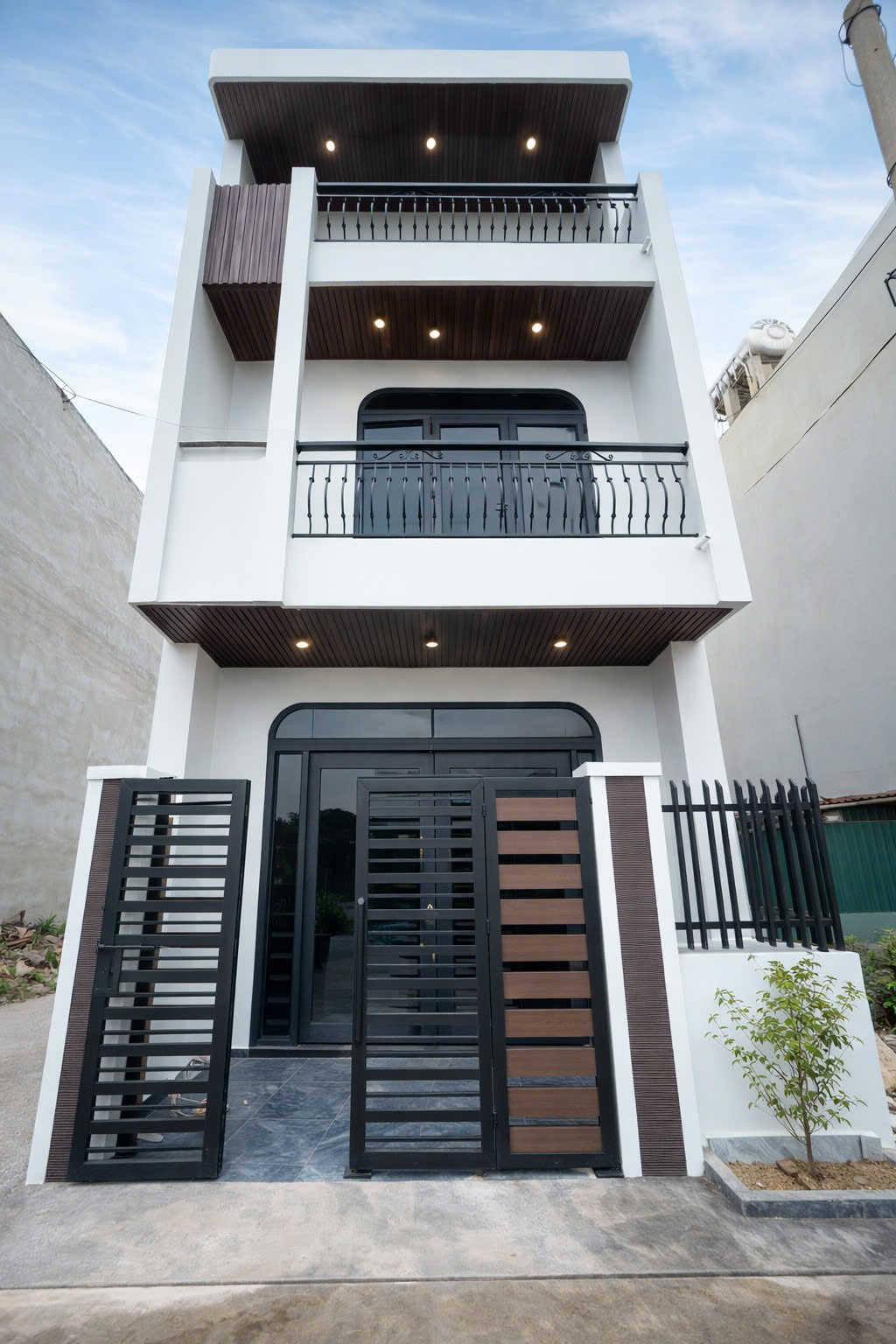 CHO THUÊ NHÀ PHỐ 03 TẦNG - PHƯỜNG HÀ LẦM - TỈNH QUẢNG NINH