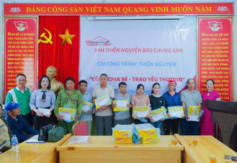 TRI ÂN TRAO QUÀ  GIA ĐÌNH BỊ ẢNH HƯỞNG LŨ LỤT TẠI TỈNH LÀO CAI