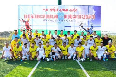 CLB BÓNG ĐÁ FC BẤT ĐỘNG SẢN CHUNG ANH THI ĐẤU GIAO HỮU BÓNG ĐÁ VỚI CLB QUÂN ĐỘI