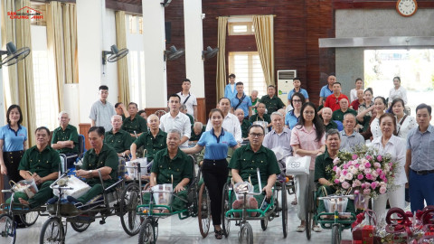 TẶNG QUÀ CHO CÁC THƯƠNG BINH LIỆT SỸ TỈNH QUẢNG NINH 